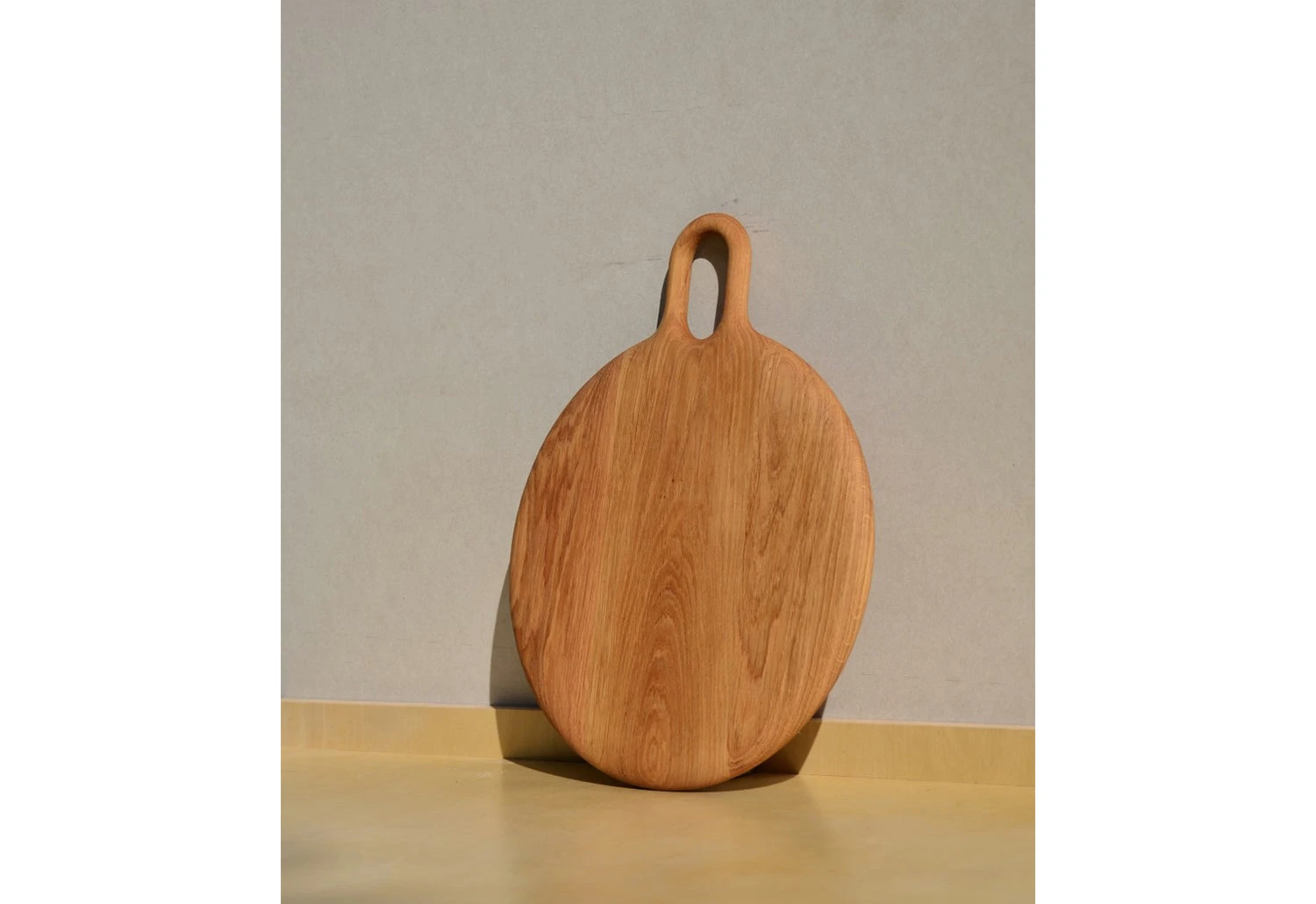 Round Chopping Board, Oiled Oak - Image 4