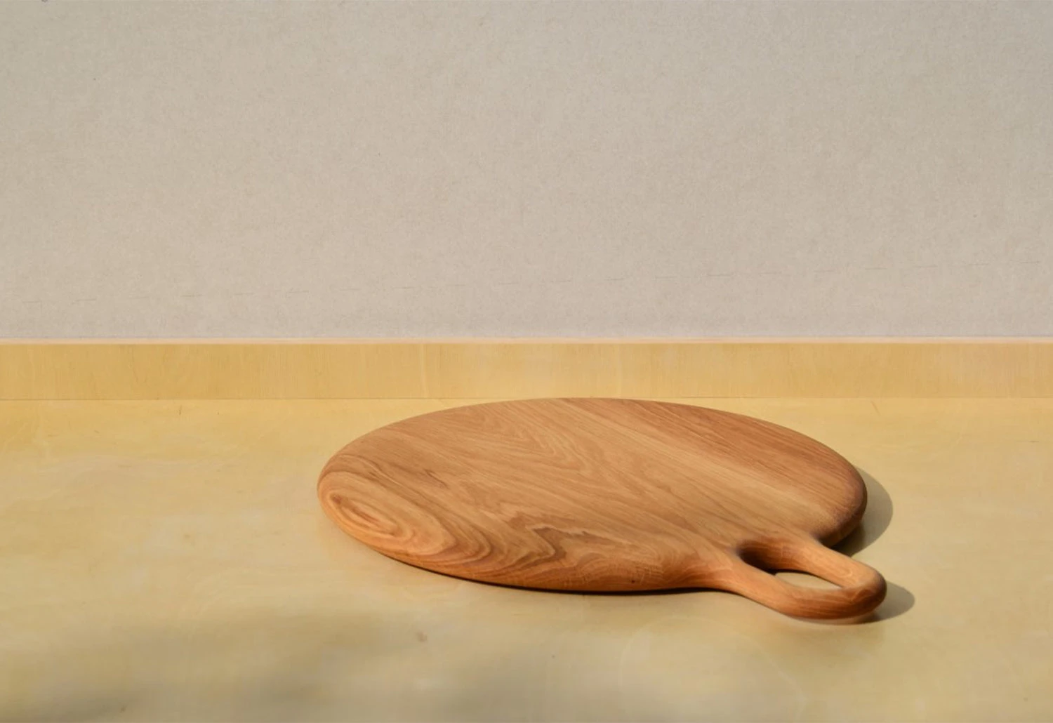 Round Chopping Board, Oiled Oak - Image 2